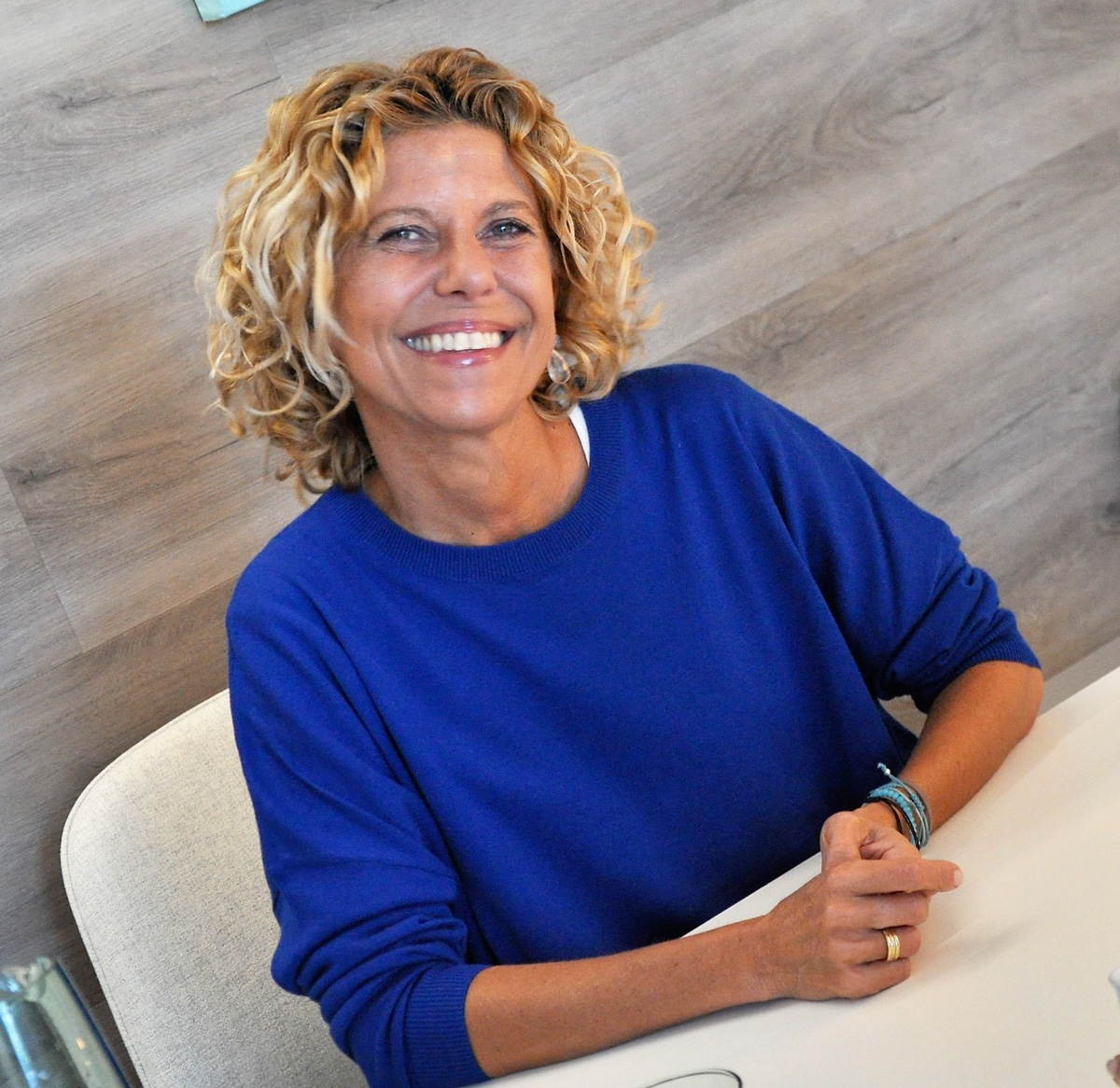 Ritratto di Veronica Pavan sorridente in studio